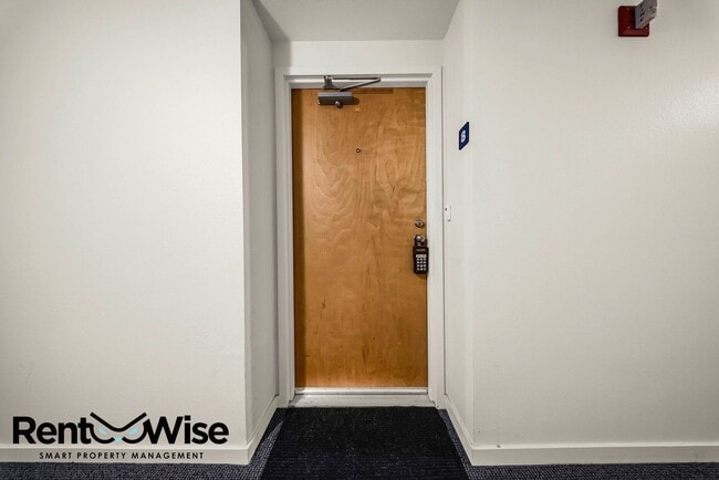 Building Photo - 68 McCoppin St