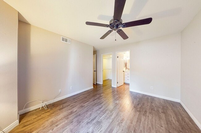 Building Photo - Harbor Walk - 2 Bed / 2 Bath