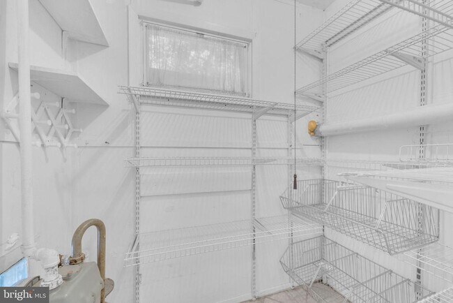 Building Photo - 40 Rittenhouse Dr