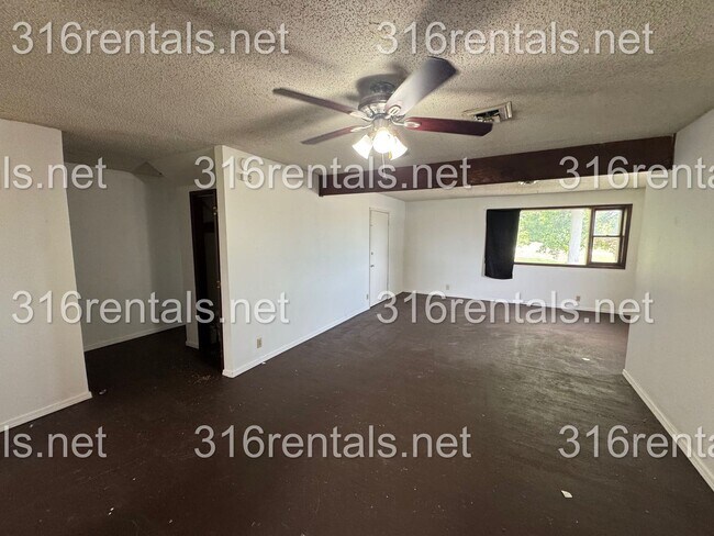 Building Photo - 1001 Hoch