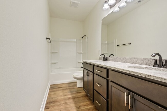 Building Photo - Must see single story 4 bed/3 full bath floor plan in sought after Fairview Gardens!