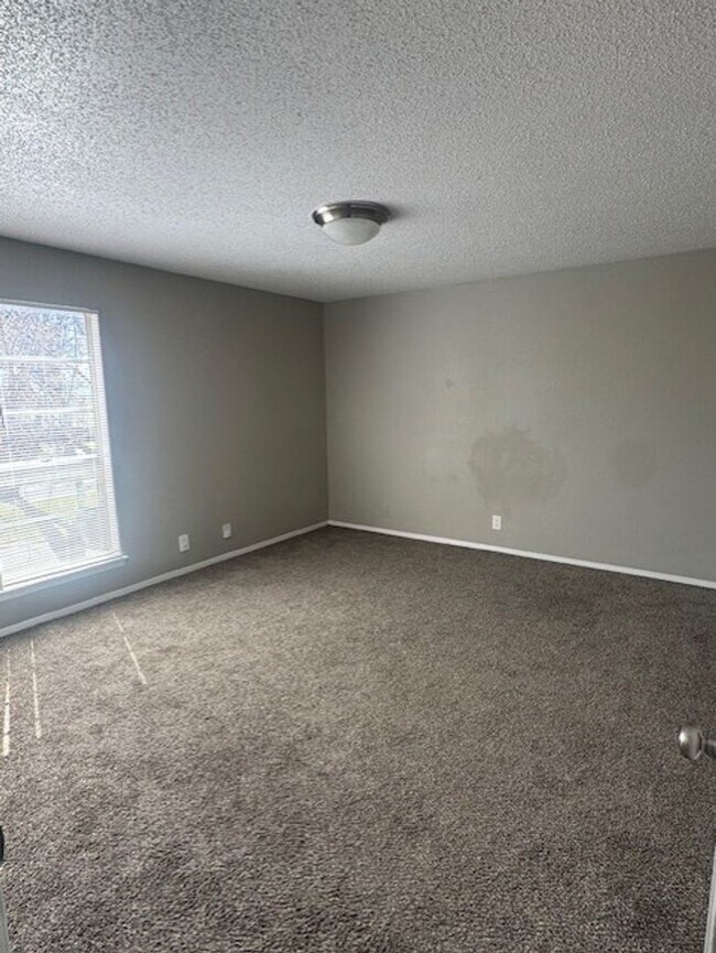 Building Photo - 2417 E 55th Pl