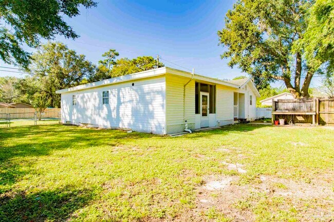 Building Photo - 1252 E Burgess Rd
