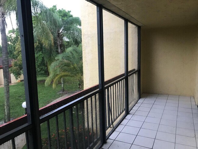 Building Photo - 733 SE 1st Way