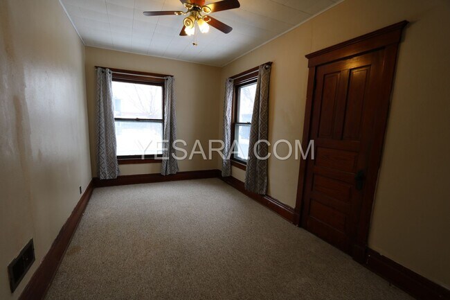 Building Photo - 502 1/2-502 1/2 S Leebrick St