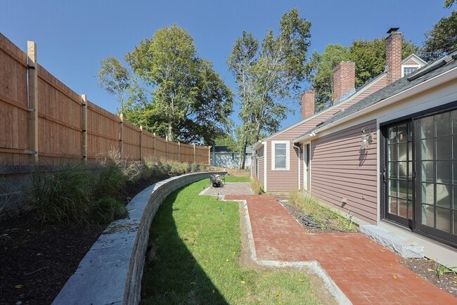 Building Photo - 144 Old Connecticut Path