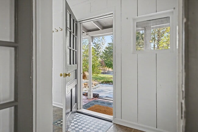 Building Photo - 739 Sergeantsville Rd