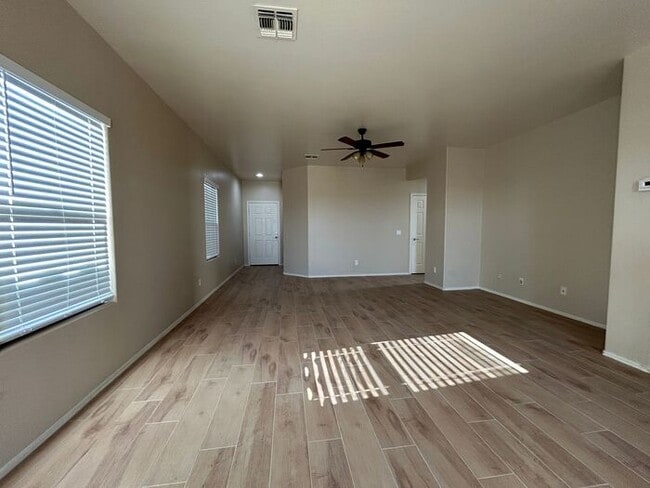 Building Photo - 7635 W Springfield Wy