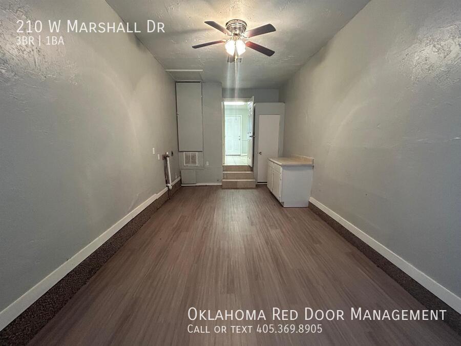 Building Photo - 210 W Marshall Dr