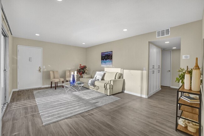 Interior Photo - La Casitas Apartments