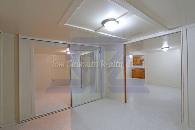 Building Photo - 1095