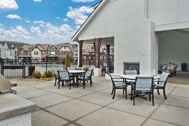 Building Photo - 2 Bed, 2 Bath Condo w/ Elevator Close to D...