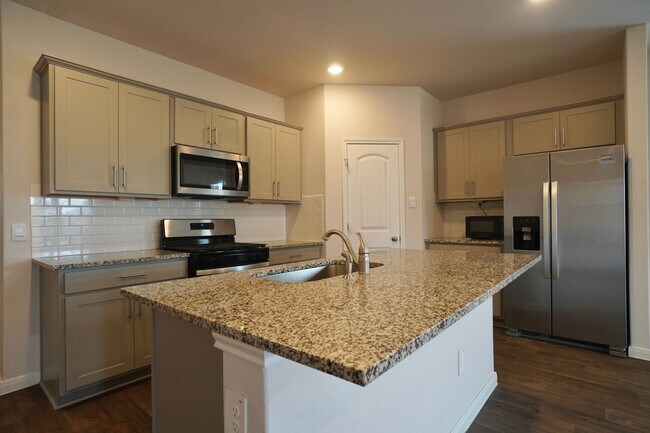 Building Photo - 115 Bethpage Dr