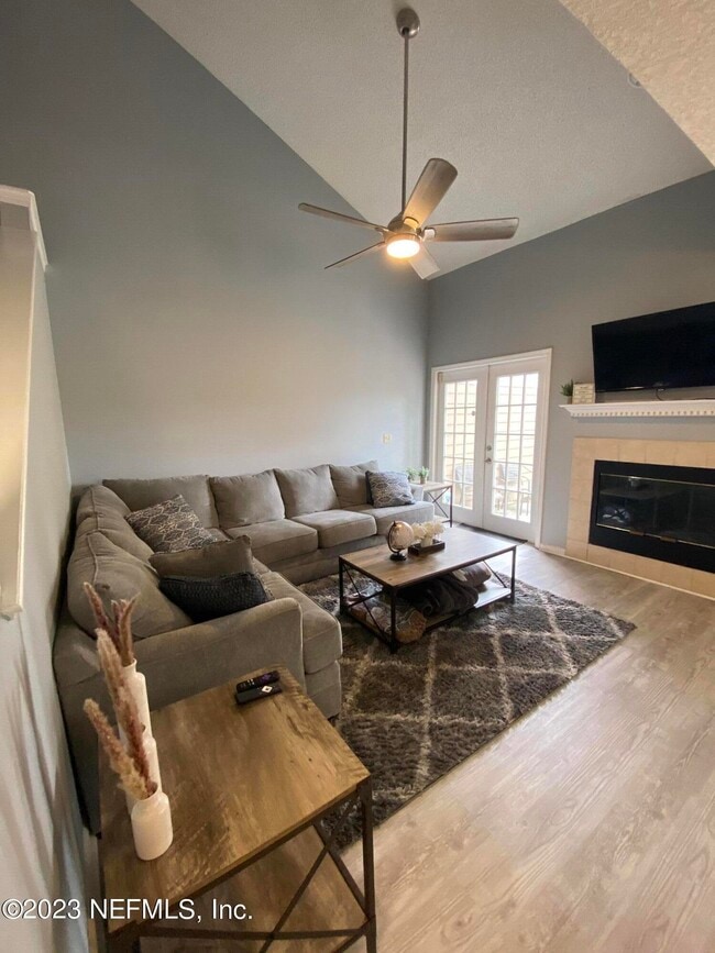 Building Photo - 11840 Ashbrook Cir N