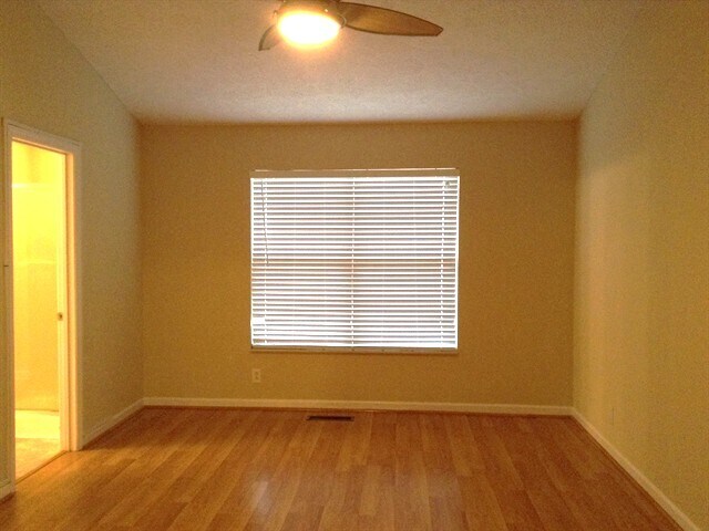 Building Photo - 3000 S Waterford Ct