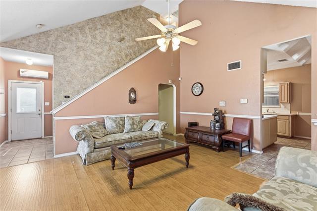 Building Photo - 1701 Creekway Dr