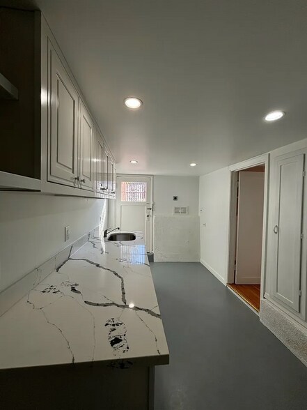 Building Photo - 207 Woodrow St