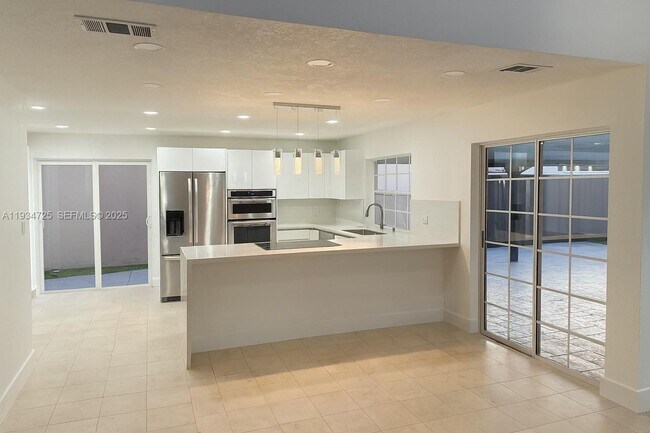 Building Photo - 17324 NW 63rd Ave