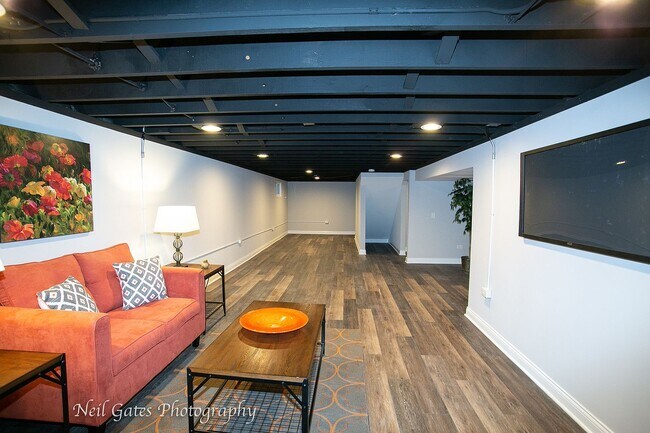 Building Photo - 690 Highland Pl