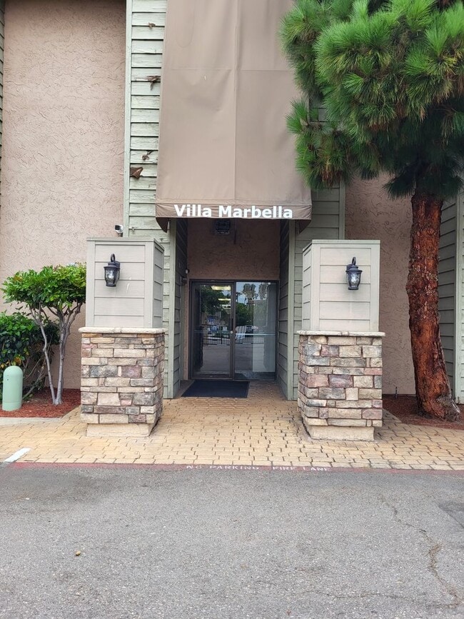 Building Photo - 3140 Midway Dr