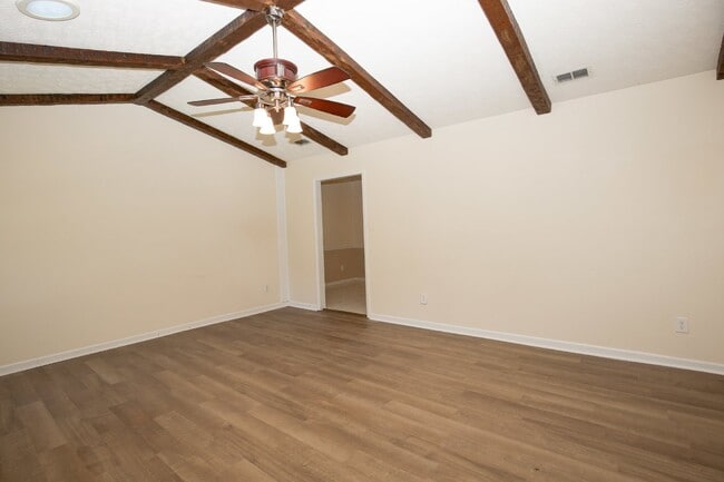 Building Photo - 330 Conifer Dr