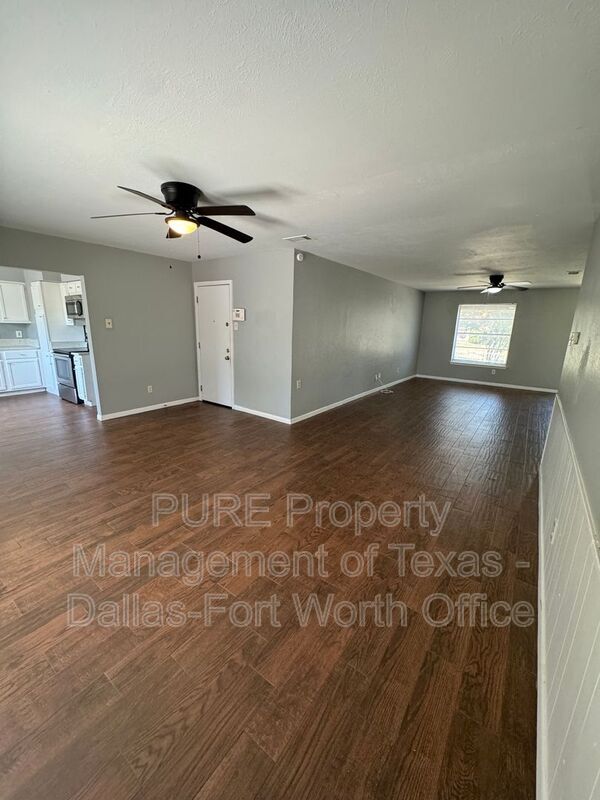 Building Photo - 4256 Ambrose Dr