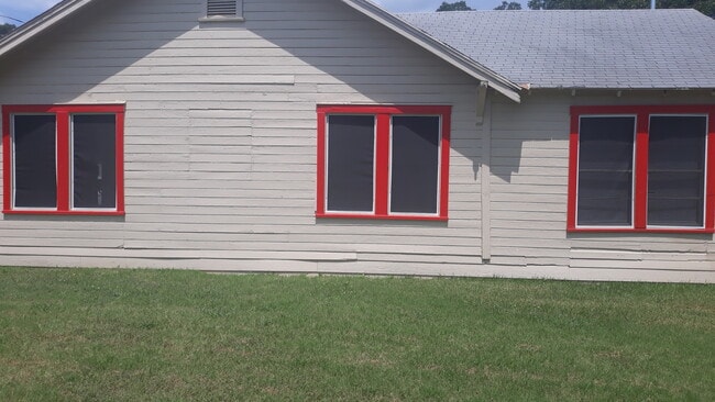 Building Photo - 223 Hood St