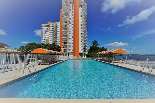 Building Photo - 1351 NE Miami Gardens Dr