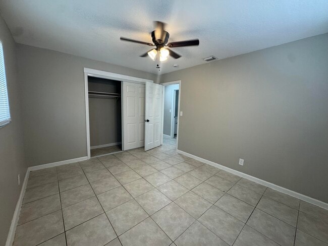 Building Photo - 8821 Dania Dr