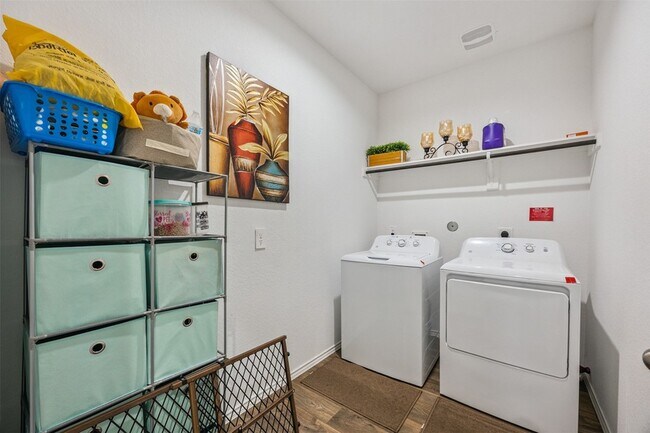 Building Photo - 5102 Hedgerose Ln