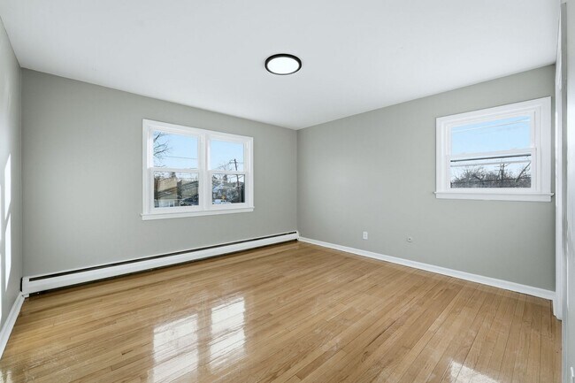 Building Photo - 5 Josh Ct