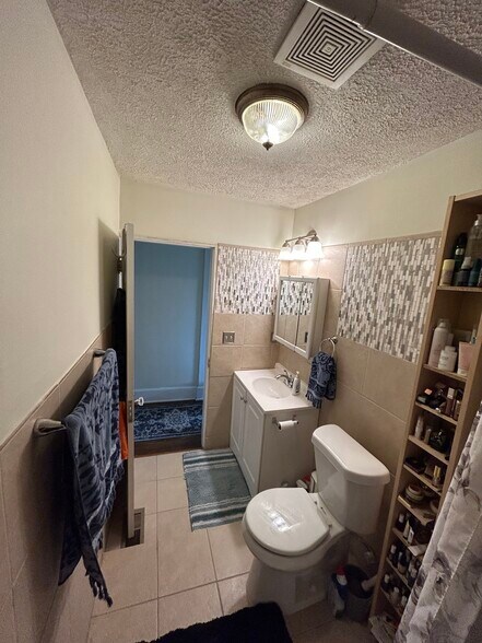 Upstairs bathroom - 2441 Medary Ave