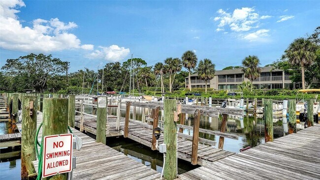 Building Photo - 1611 Clower Creek Dr