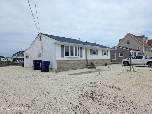 Building Photo - 129 E Raritan Dr