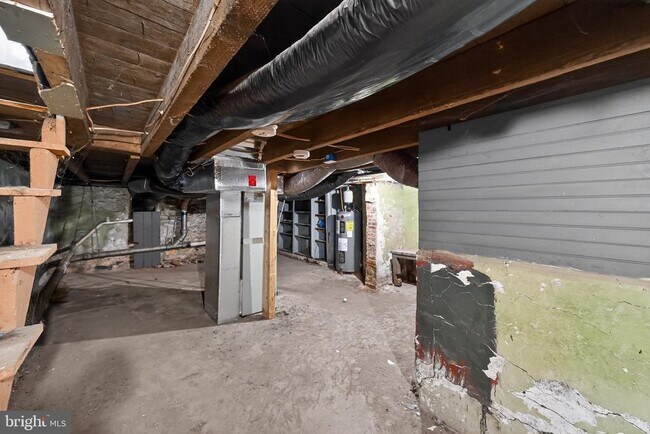 Building Photo - 153 N Queen St