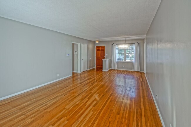 Building Photo - CHARMING, BRIGHT & AIRY HOLLYGLEN HOME W/ BEAUTIFULLY LANDSCAPED FRONT & REAR YARDS W/ PATIO BLOC...