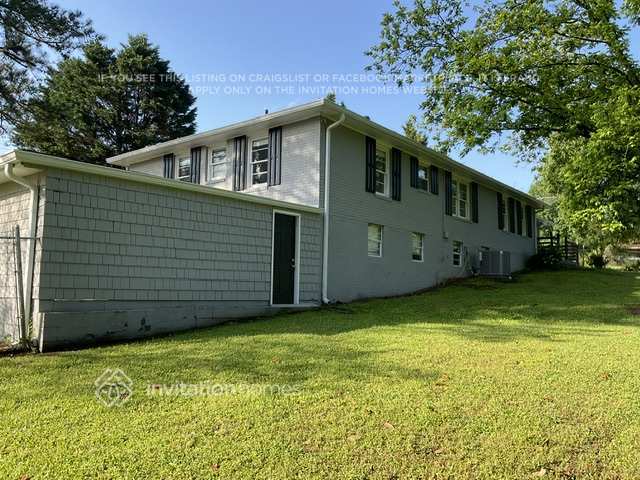 Building Photo - 2630 Farmington Dr SW