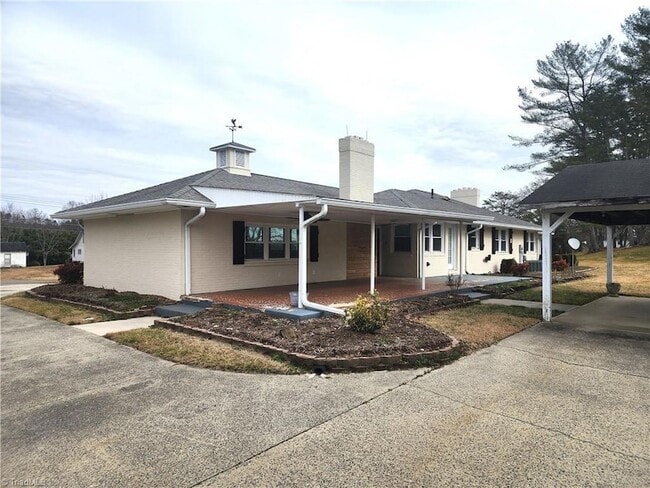 Building Photo - 146 Siloam Rd