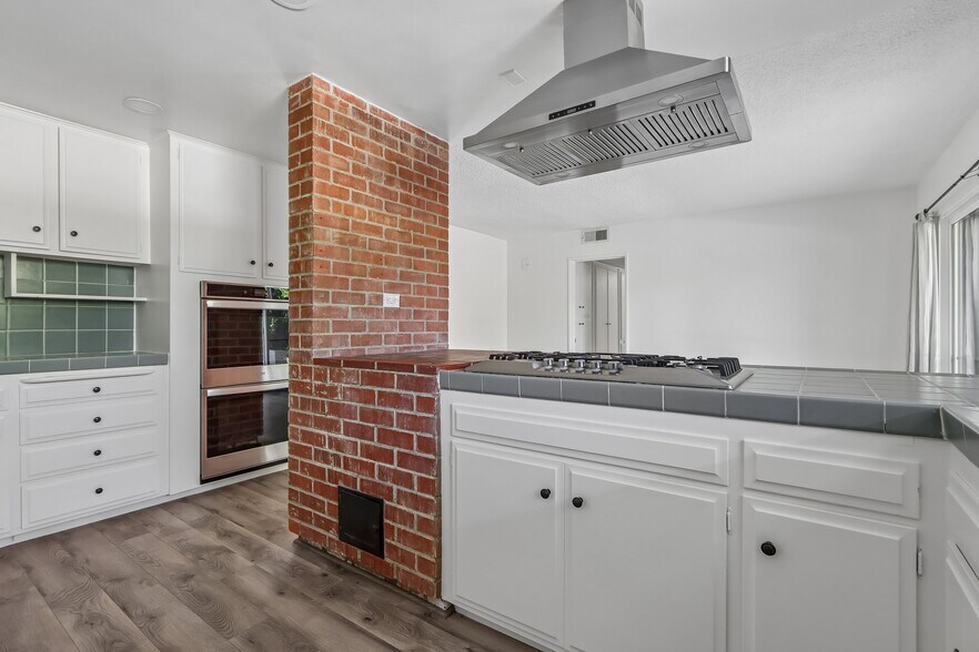 Building Photo - 1184 Lyndhurst Dr