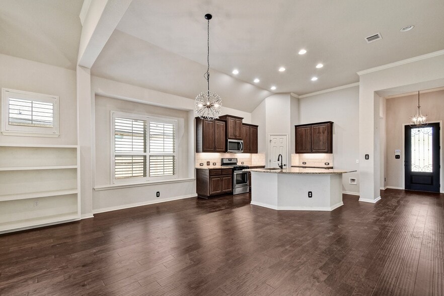 Building Photo - 112 Tulip Garden Trl