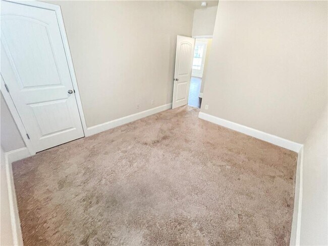 Building Photo - 5840 Zelkova Dr