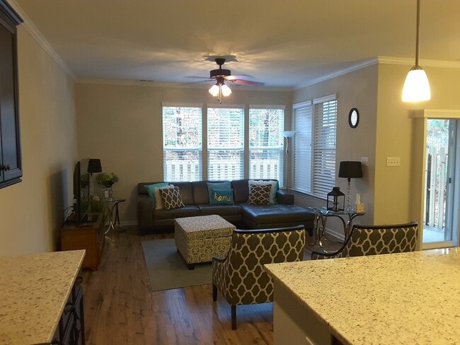 Building Photo - Liberty Crossing