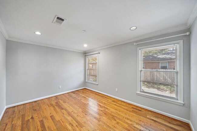 Building Photo - 3115 Glen Haven Blvd
