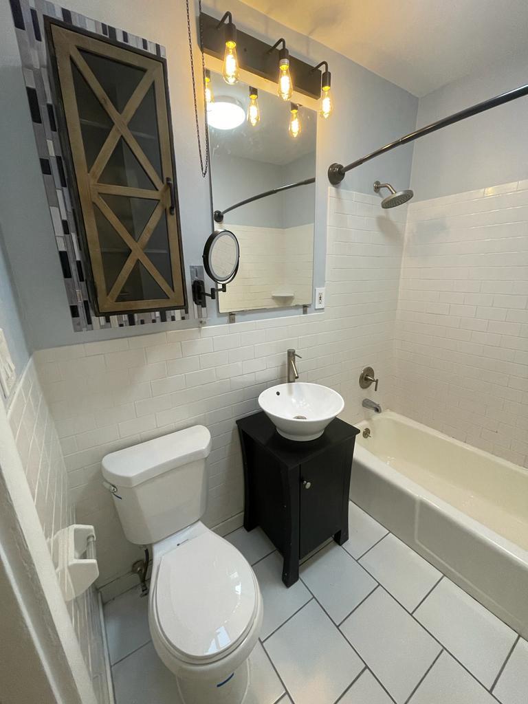 Building Photo - 3885 Manayunk Ave