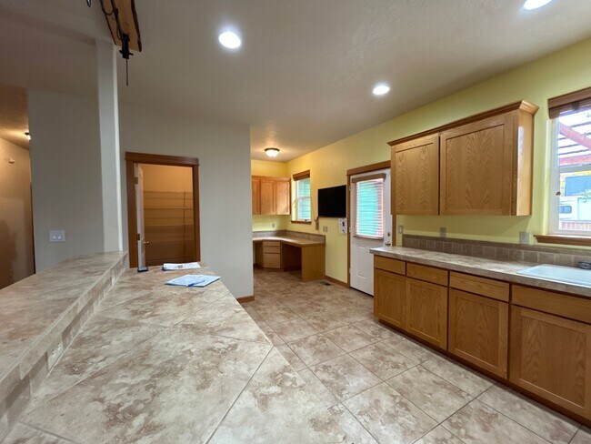 Building Photo - 3 Bedroom / 2 Bathroom House in NW Redmond - PENDING APPLICATION