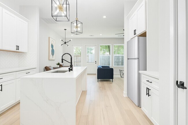 Building Photo - 2310 Campbell Rd