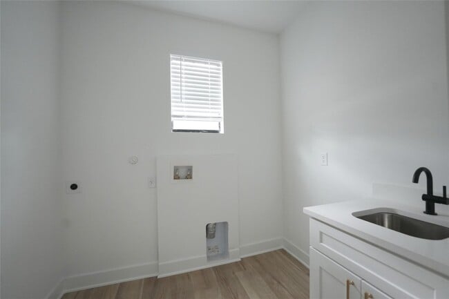 Building Photo - 48 Acacia Dr