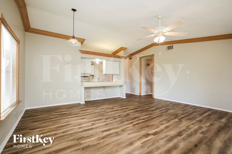 Building Photo - 17424 Kentucky Rd