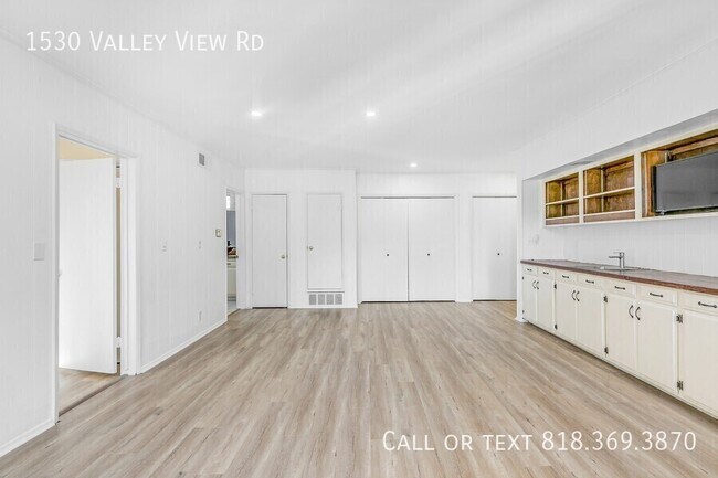 Building Photo - 1530 Valley View Rd