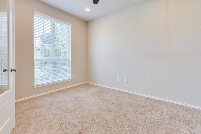 Building Photo - 1330 Watercrest Park Ln